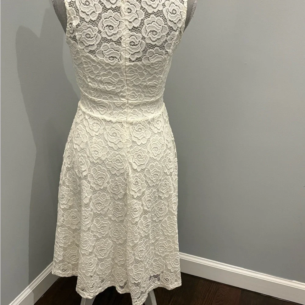 Elegant Lace Sleeveless Dress - White - Picture 5 of 5